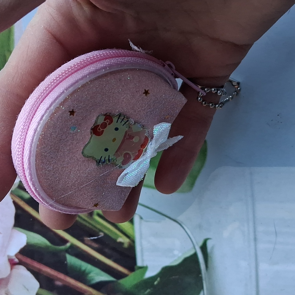 Hello Kitty Coin Purse - Picture 3 of 3